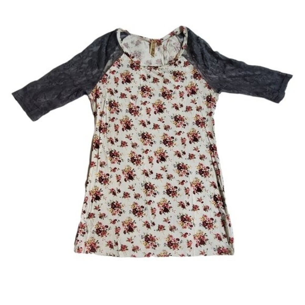 BKE White red blue floral print 3/4 sleeve top sz M
